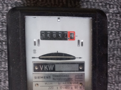 Bespaar tot honderden euro’s per jaar: dit is de grootste stroomvreter in huis (en wat je eraan doet)