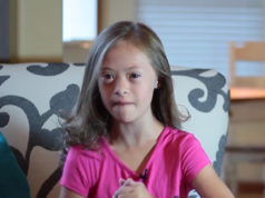 Artsen hadden ongelijk: vrouw met downsyndroom schittert nu als topmodel