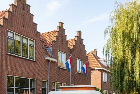 Caravan op je oprit: dit is de maximale termijn en zo voorkom je een boete