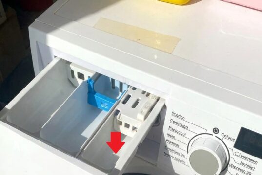 Waar het derde vakje van je wasmachine echt voor is: zo gebruik je het optimaal