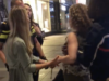 Vrouw blijft agent uitdagen, tot karma snoeihard terugslaat