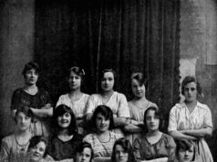 Wat niemand ziet in deze oude foto: het griezelige detail dat je nooit meer vergeet