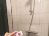 Binnen 10 minuten een kalkvrije douche: de goedkope hack zonder schrobben die echt werkt